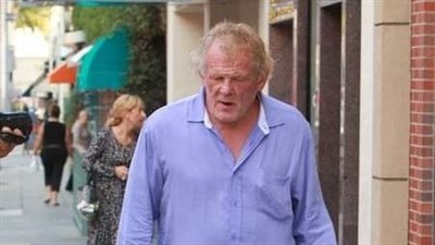 He has completely lost his 1970s heartthrob persona at the age of 82.