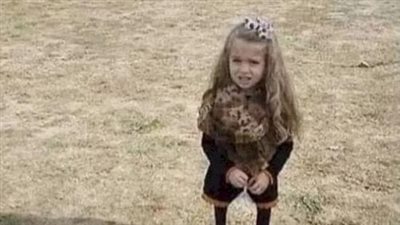 Picture of little girl holding bag of popcorn has broken the internet
