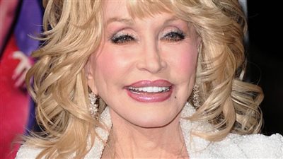 Dolly Parton Stuns in Outfit During Thanksgiving Day Football Game Halftime Show