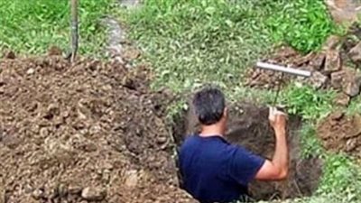 Enigmatic Excavations: Unveiling the Intriguing Tale of a Backyard Digger Prompting Swift Police Engagement upon Neighbors Alert