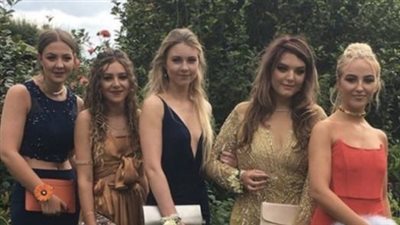 Five Girls Pose For Prom Photo—Later It Goes Viral Due To Little Hidden Detail