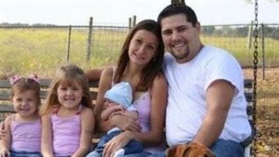 Can you spot the creepy detail in this photo that’s freaking everyone out?
