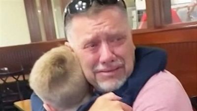 Grandpa begins to sob in the middle of a restaurant because of a heartbreaking reason