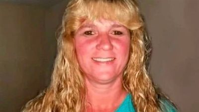 Getting sick and tired of the same hairstyle since 1986, the woman asked a stylist to give her a fresh look