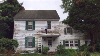 Neighbors got together, collected $10 000 and repaired the poor elderly pensioner’s house