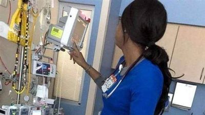 Nurse wants to be ‘sneaky’ when mom snaps photo letting everyone know she saw her
