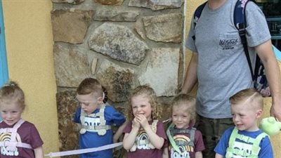 Dad gets massively shamed for putting leashes on his 5-year-old quintuplets