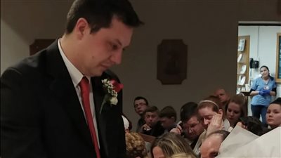 A woman with cancer marries in a hospital, and her spouse disintegrates as he looks into her eyes 18 hours later.