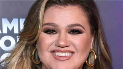 Kelly Clarkson addresses drastic weight loss: ‘Walking in the city is quite the workout’