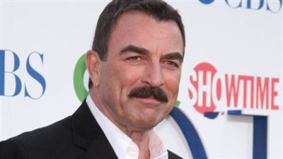 Tom Selleck ditches his trademark mustache and looks unrecognizable