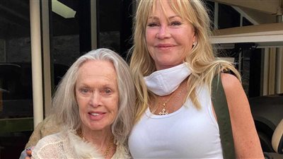 “Exclusive Peek”: Melanie Griffith Reveals Tippi Hedren’s 94th Birthday Celebrations in Heartwarming Photos!