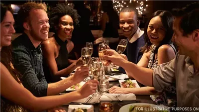 WOMAN SNUCK OUT FROM THE RESTAURANT, WHEN HER FIANCE DEMANDED HER TO PAY THE RESTAURANT BILL